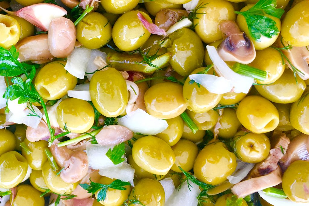 aceitunas con champiñones