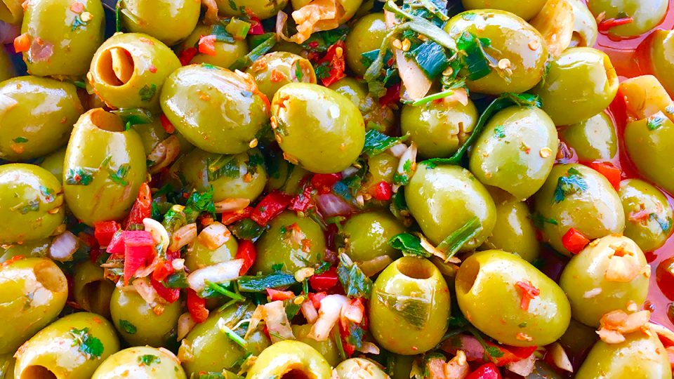 aliñadas-gordal-con-pimiento-verde-rojo-oregano-y-otras-especies-al-mojo-picon