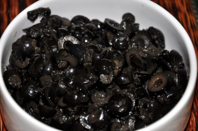 como condimentar aceitunas negras